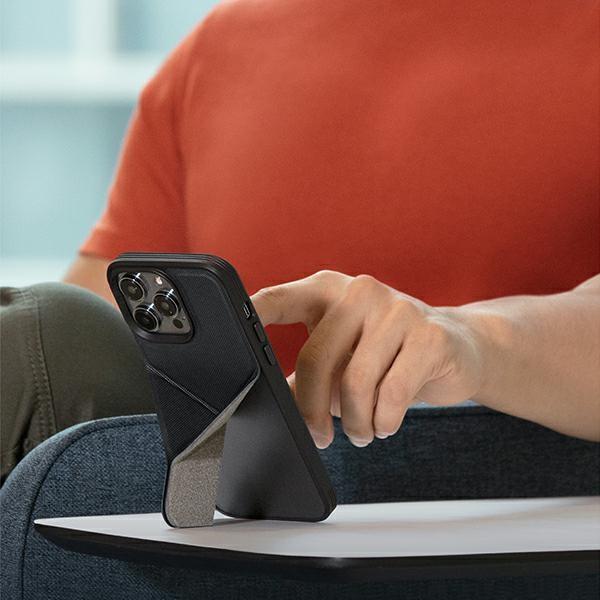 Uniq Etui Transforma Iphone 14 / 15 / 136,1 Magclick Charging Schwarz/Ebony Black