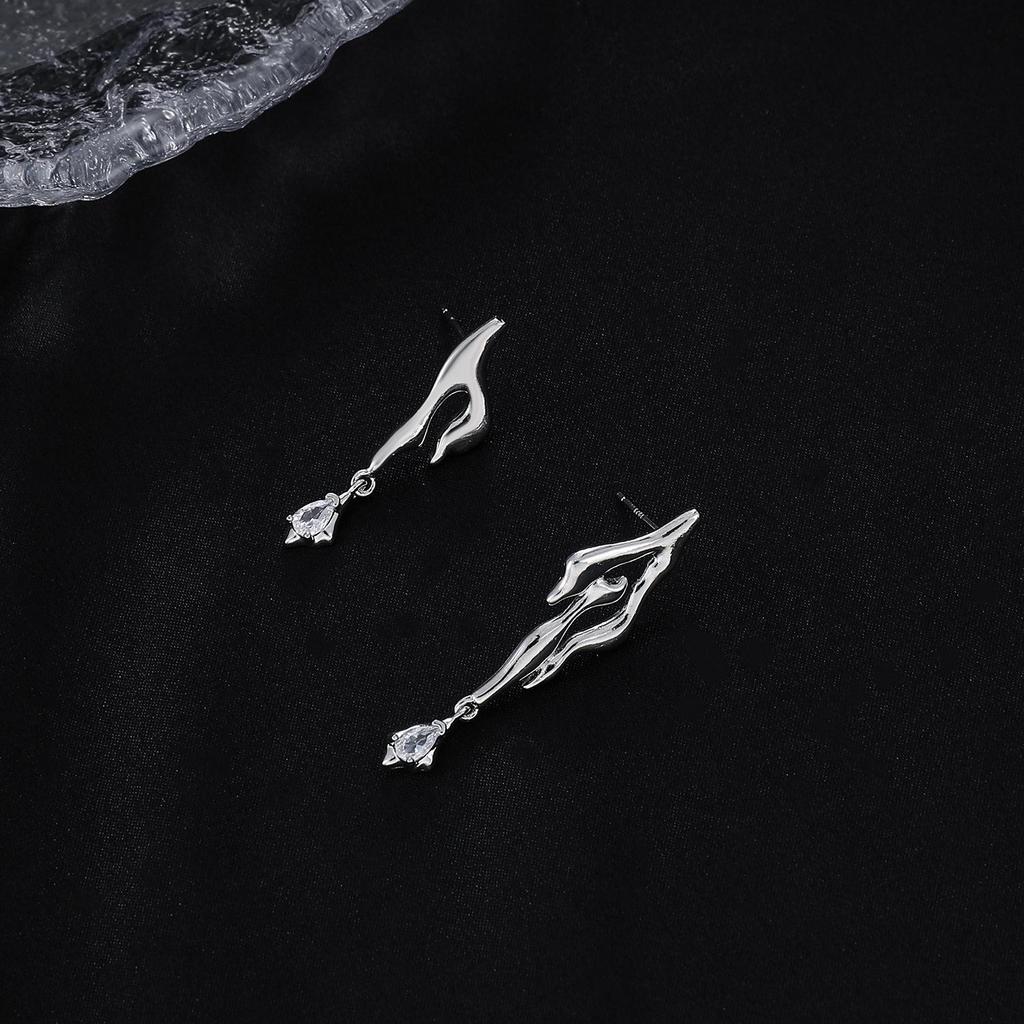 Chic Reflective Sequin Heart Dangle Earrings - Childlike Nightclub Fashion with Ear Hooks