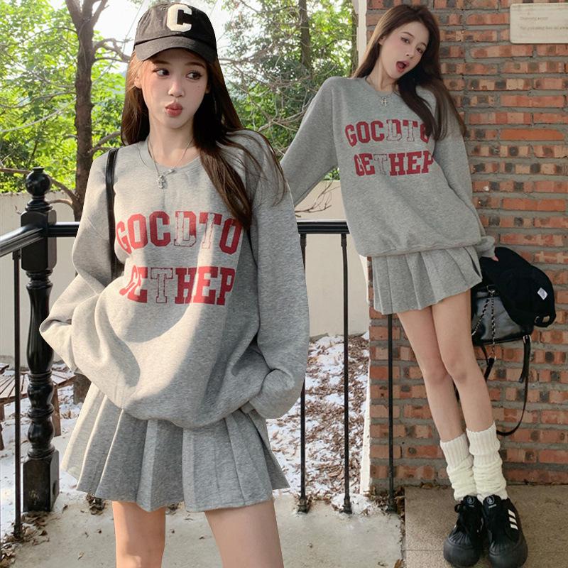 Gray Academy Style Hoodie & High Waist Skirt Two-Piece Set for Women Small серый