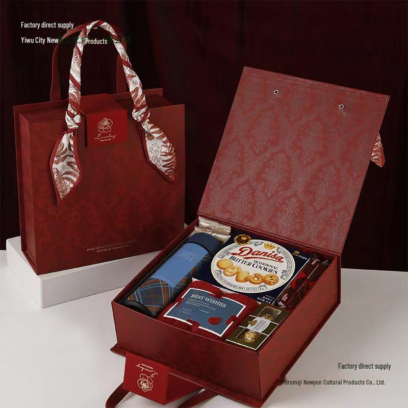 Luxury Wedding Gift Box: Red Bridal Handbag & Bridesmaid Souvenir