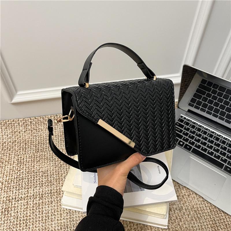 

Женская сумка через плечо из ПУ в уличном стиле с цепочкой для повседневного использования чёрный