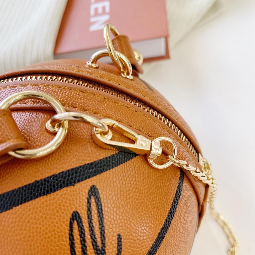 2024 Trendige Damen Basketball Umhängetasche im Western-Stil: Vielseitige, stilvolle, kleine runde Tasche