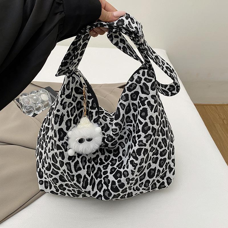 2025 new leopard print large-capacity tote bag women's fashion commuter shoulder bag popular cloth bag messenger bag