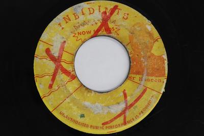 7inch Record DENNIS ALCAPONE - Spanish Amigo / Shades Of Hudson None Inbidimts Recor 1970 Jamaica Reggae, Ska & Dub Used