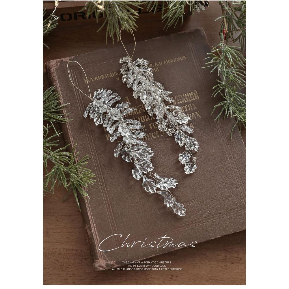 Acryl-Weihnachtsornamente zum Aufhängen am Baum, Feiertagsdekorationen mit Blattdesign, Klarer moderner Stil Anhänger für festliche Dekoration