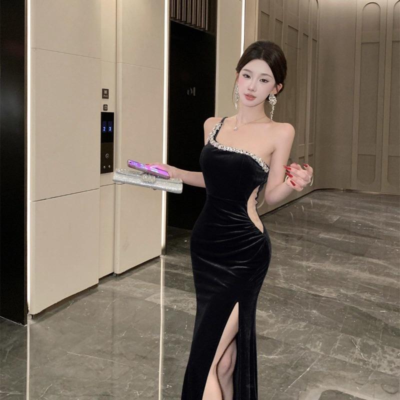 New Elegant and Sexy Velvet One-shoulder Evening Gown with Padded Cups Rhinestone Decoration High Slit Cut Out Mermaid Style Formal Party Long Dress