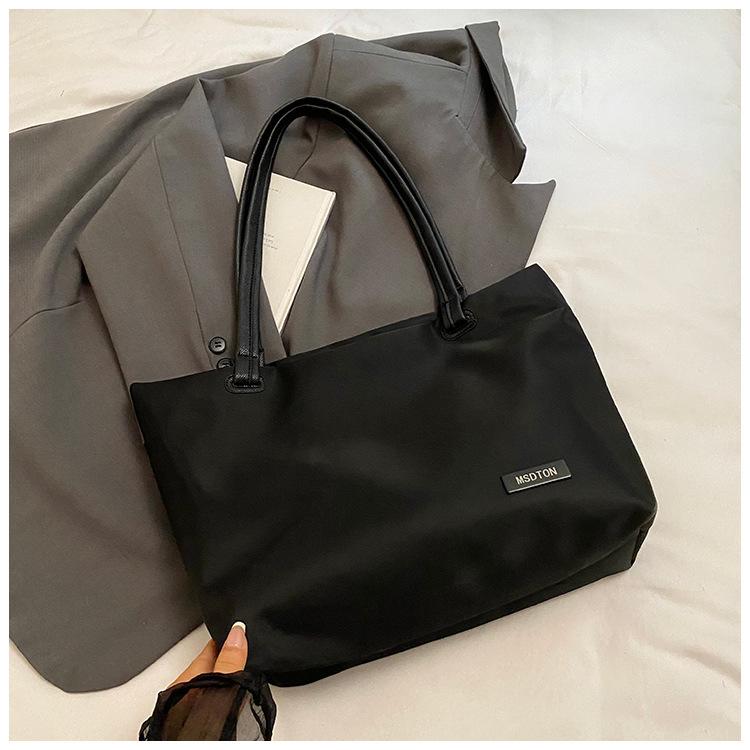 

Simple and lightweight tote bag women s 2025 summer new large-capacity commuter bag student class shoulder bag shopping bag чёрный