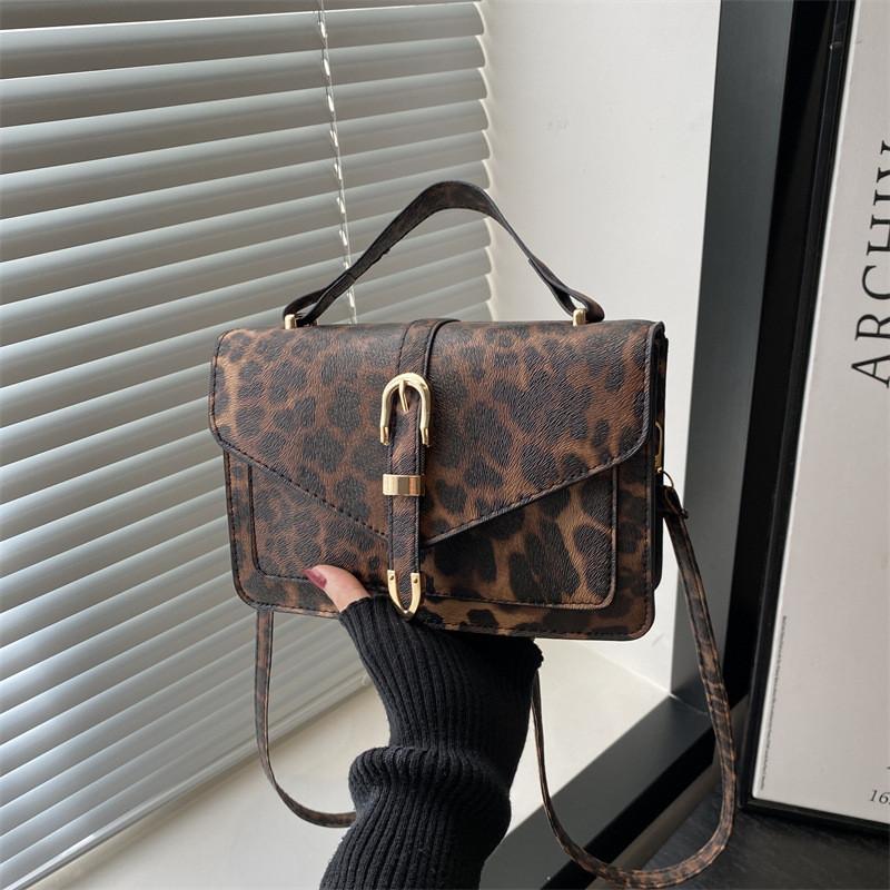 Eyecatching Leopard Retro Print Crossbody Bag For Women With Comfortable Single Strap And Stylish Design Perfect For Daily Use