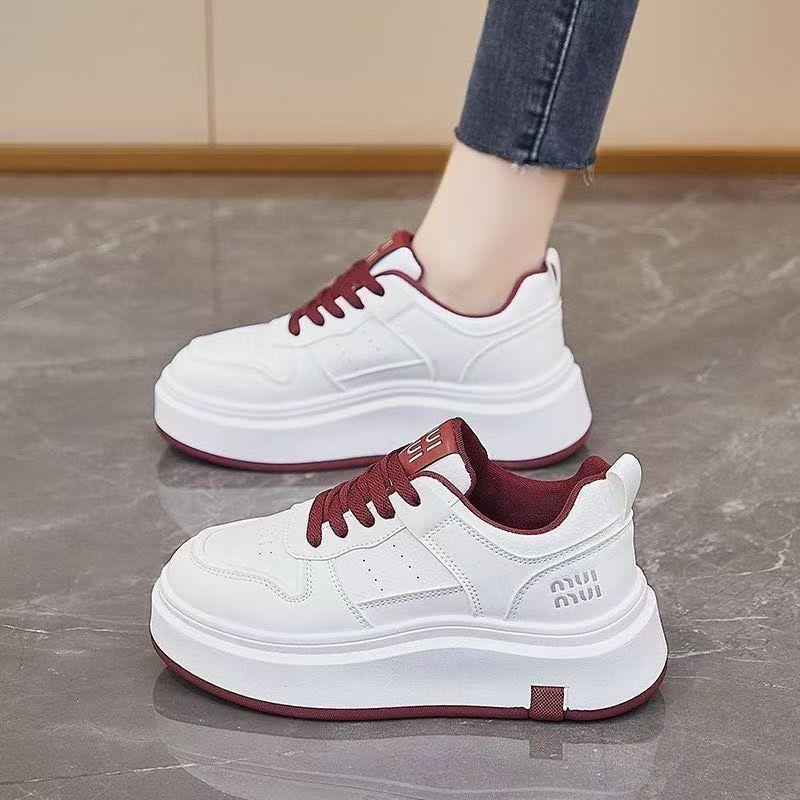 Korean version breathable little white shoes women's explosion shows small feet and thick soles increase height leisure sports muffin shoes 2025 spr