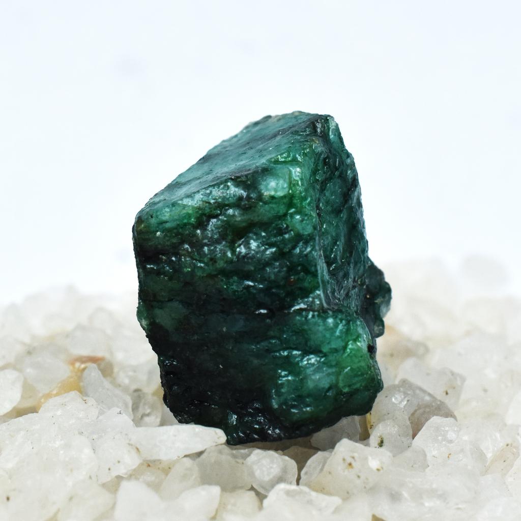 Gema Suelta de Esmeralda Verde Natural Cruda sin Cortar Certificada de 168 Quilates