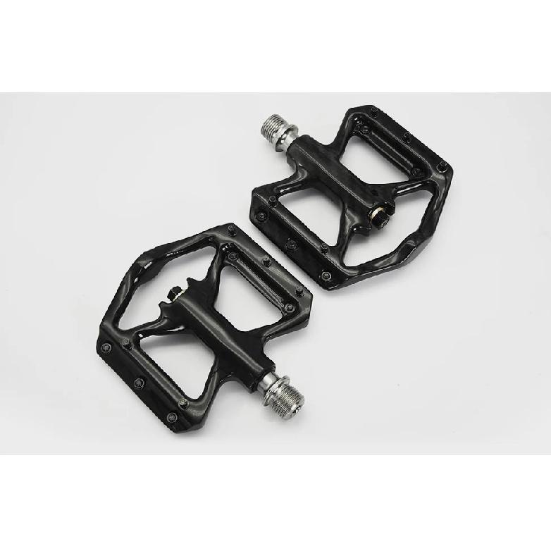 Mountain Bike Ultra-Light Carbon Fibre Flat Pedals Downhill Non-Slip Design Bearing System Bicycle Pedals Bike Lightweight Pedal