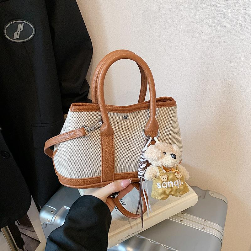 2025 Popular Niche Design Texture Handbag New Large-capacity Fashion Commuter Contrasting Color Tote Bag Women