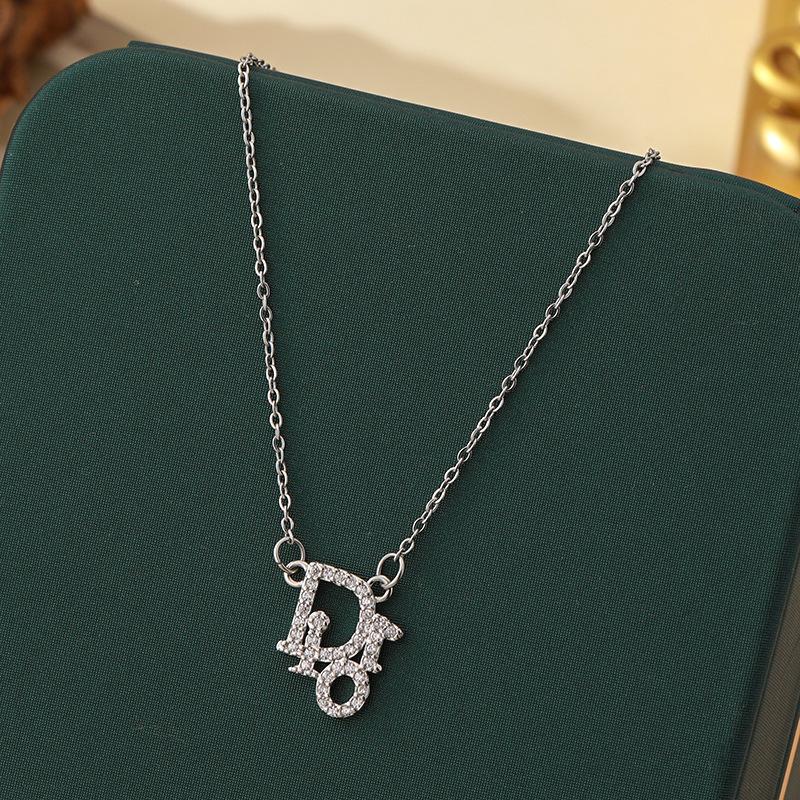 Four Leaf Clover Pendant Necklace For Women Fashionable Zircon Crystal Adjustable Chain Delicate And Versatile Jewelry
