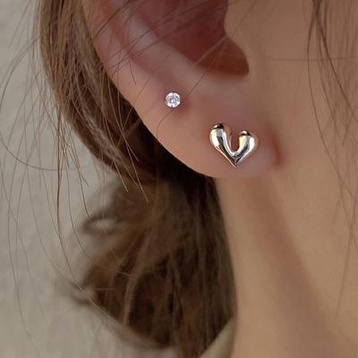 Neue einfache und kleine Liebe Ohrstecker für Damen Design Sinn Nische Schlafen Frei Pendeln Vielseitige Ohrringe