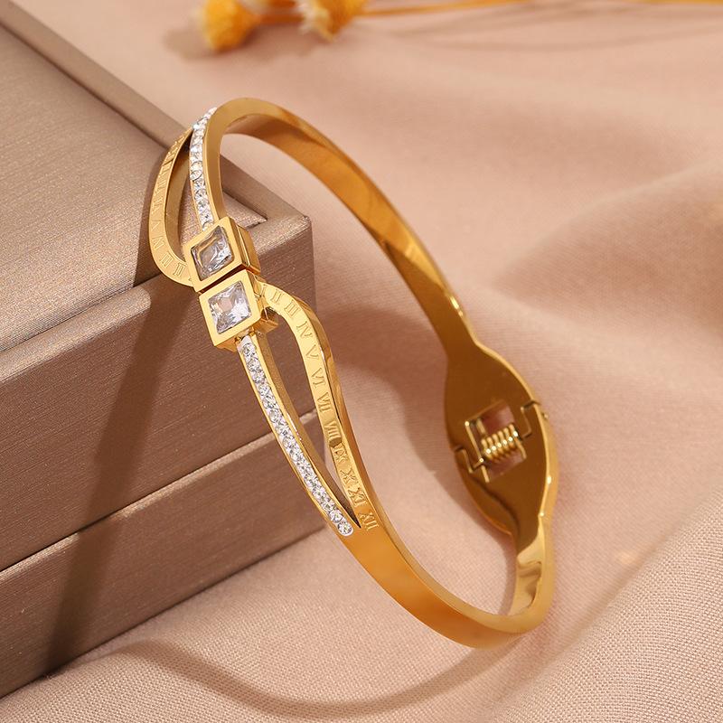 Hot-selling titanium steel bracelet, girls' high-end sense of fashion, popular light luxury in Europe and the United States, Gypsy star love diamond