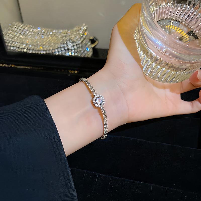2025 Trendy Pearl Zircon Flower Bow Bracelet: Women's Chic, High-End, Versatile Design