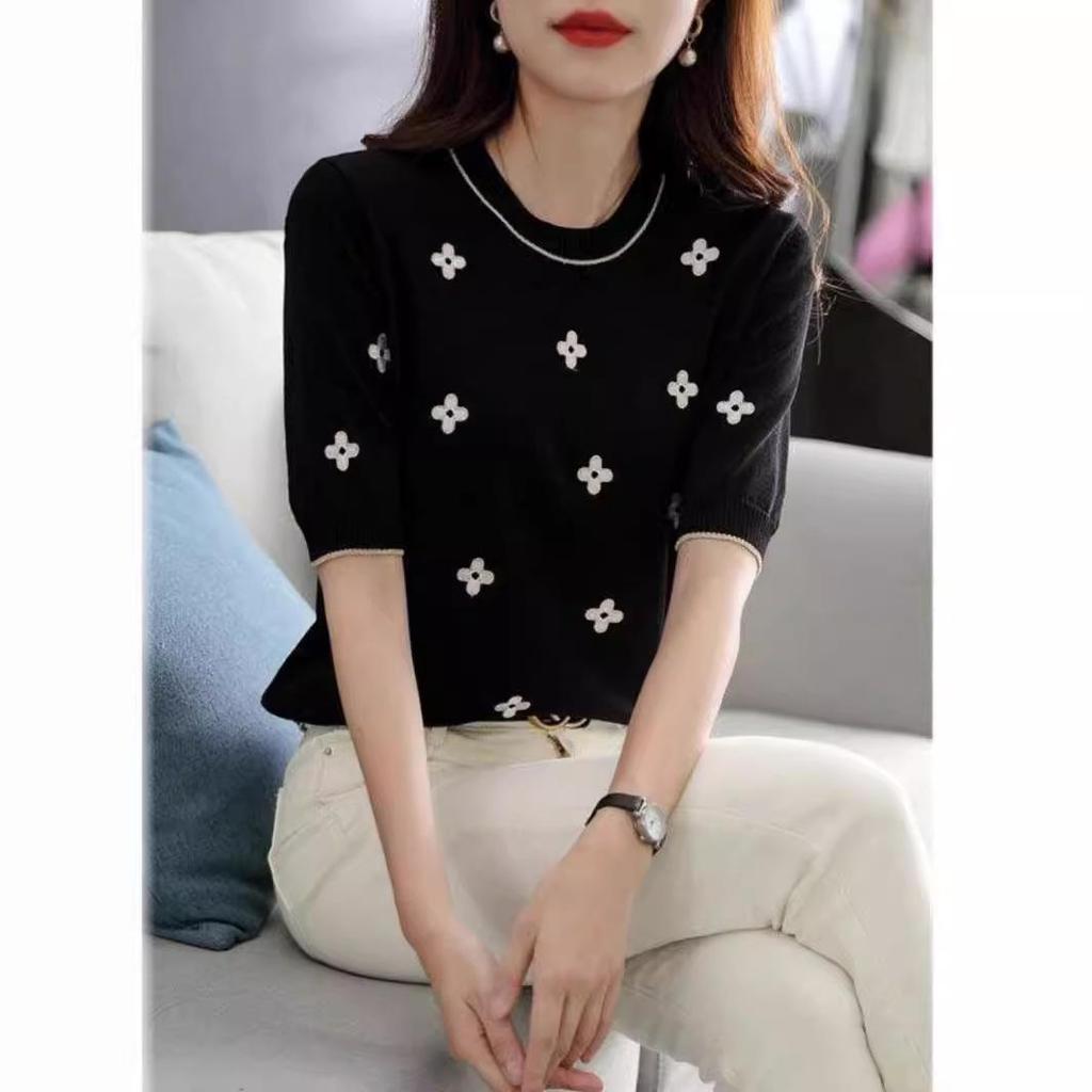 2024 Nouveau Style Femme Top Tricoté en Soie Glacée Brodé Trèfle à Quatre Feuilles Col Rond