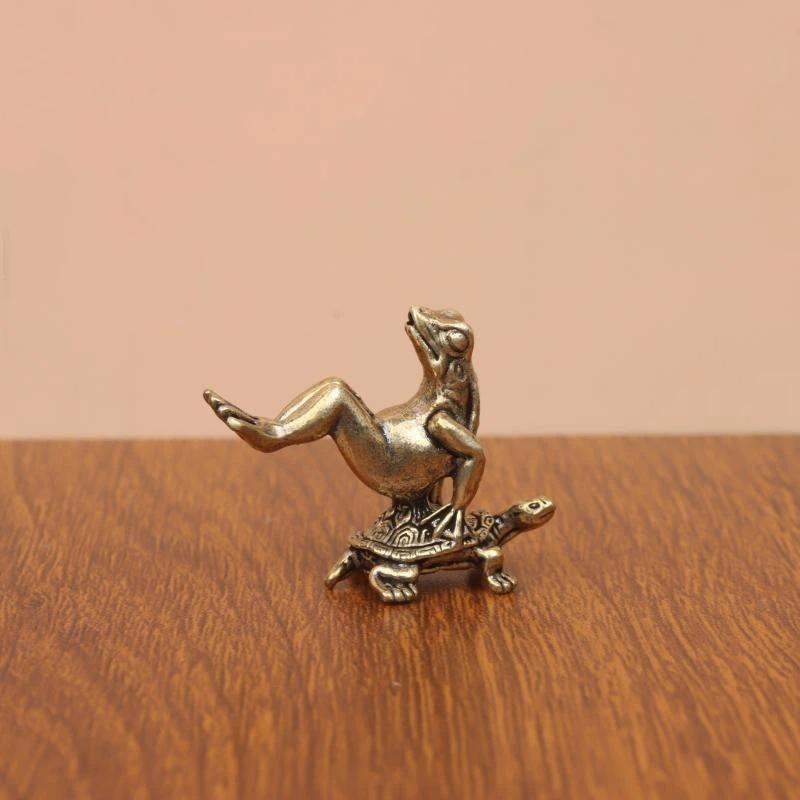 Brass Frog Riding Turtle Figurine Exquisite Retro Brass Craft Unique Accent Piece for Home Office Desktop Bookshelf Decor