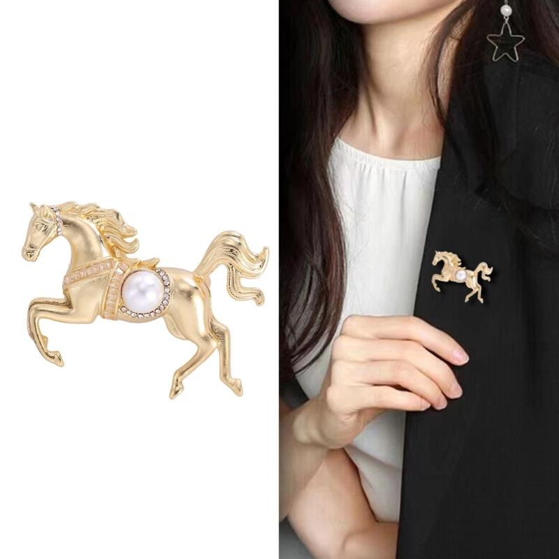 Elegant Horse Brooch Unique Lapel Pin Stylish Clothing Jewelry Animal Badge Suitable for Various Daily and Party Wear