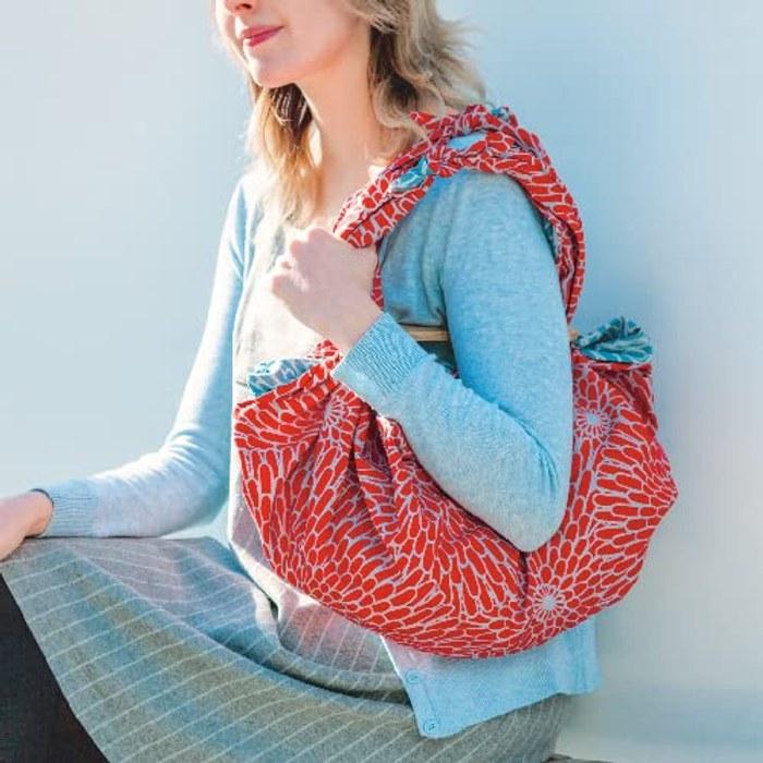 Musubi Furoshiki Mikin Isabun Pattern Both Sides Chrysanthemum Red/Sage 104cm Cotton 02.Chrysanthemum Red/Sage