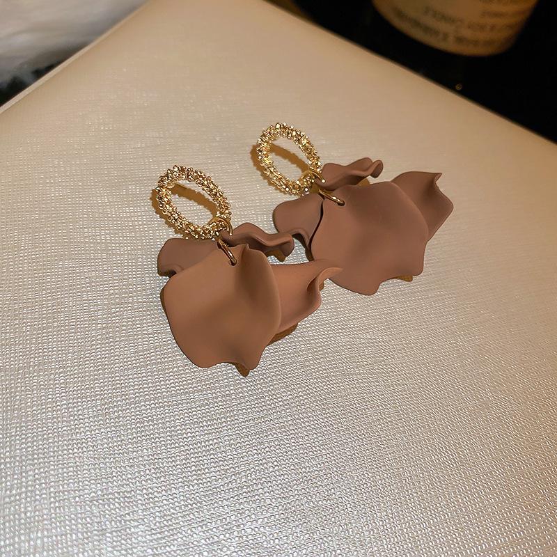 Maillard Coffee Retro Heart Hong Kong Style Versatile Stud Earrings - Niche Fashion Design