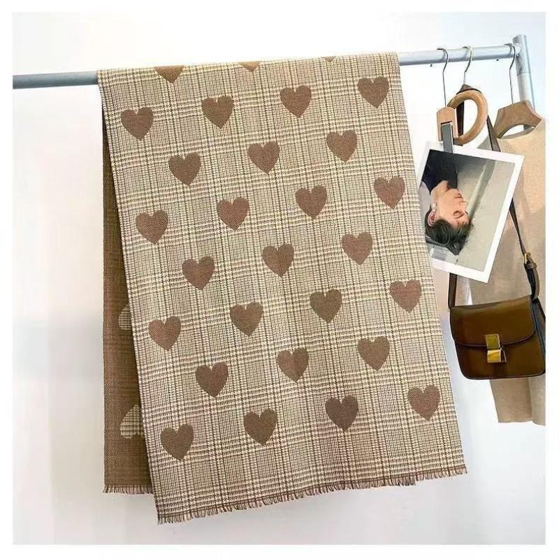 

New autumn and winter double-sided large heart-shaped checkered small fragrant scarf versatile shawl warm scarf хакі