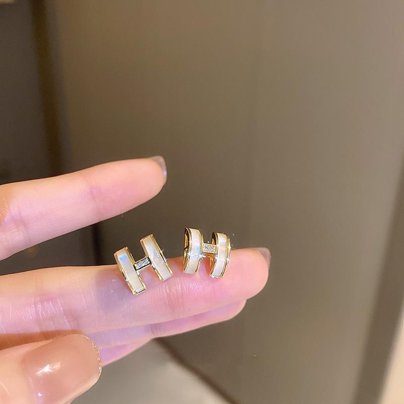 Vintage Light Luxury Long Dangle Earrings for Women, Fresh Sweet Style, Hypoallergenic Nickel-Free High-End Jewelry Gift