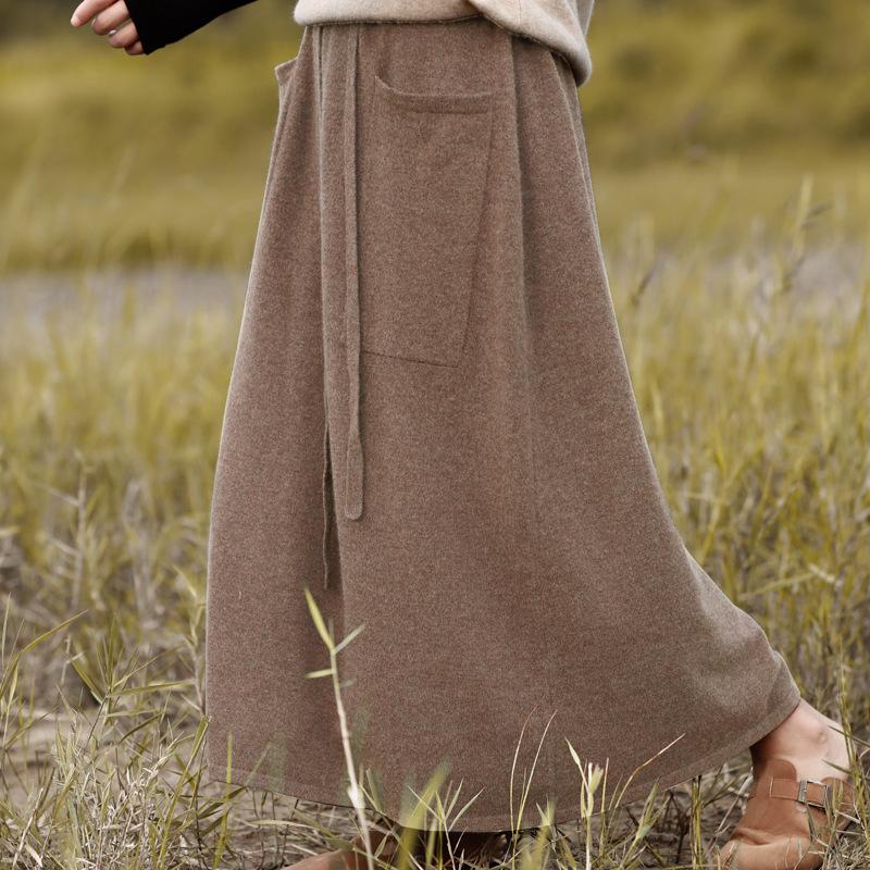 

2025 Autumn/Winter Women s Retro Knit Midi Skirt - Slimming, Mid-Length with Double Pockets One Size