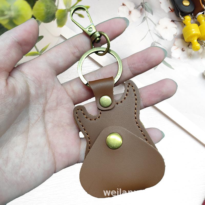 

Guitar Pick Holder Leather Keychain - Creative Design темно-коричневого