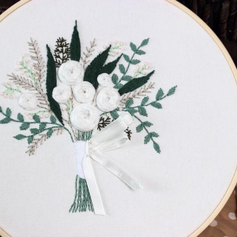 1Pc European Style Floral Aesthetic DIY Embroidery Needle and Thread Bamboo Embroidery Frame English Kit for Embroidery Hobbies Beginners