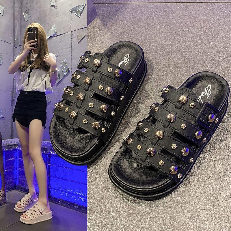 Internet celebrity fashion beach leisure comfortable cool slippers 2025 summer and autumn new flat bottom cool slippers women wear thick bottom