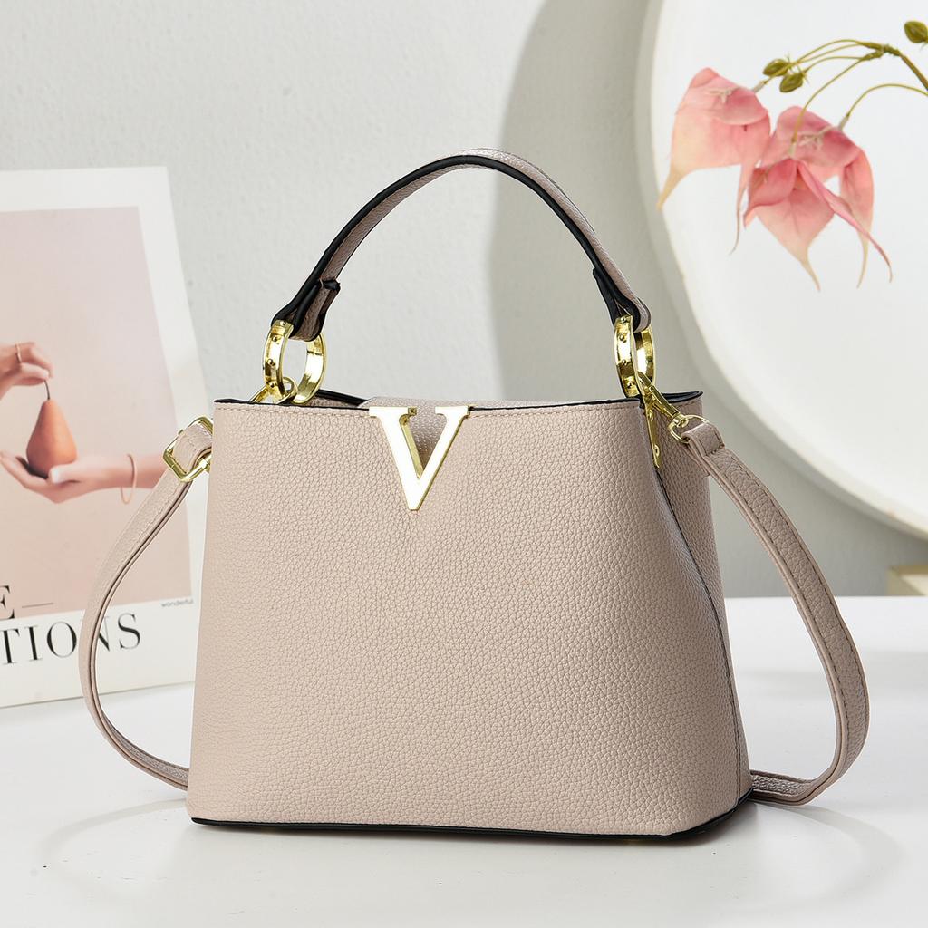 Bag Women's 2026 New Casual Commuter Handbag Large Capacity Fashion Retro Simple Shoulder Crossbody Women's Bag