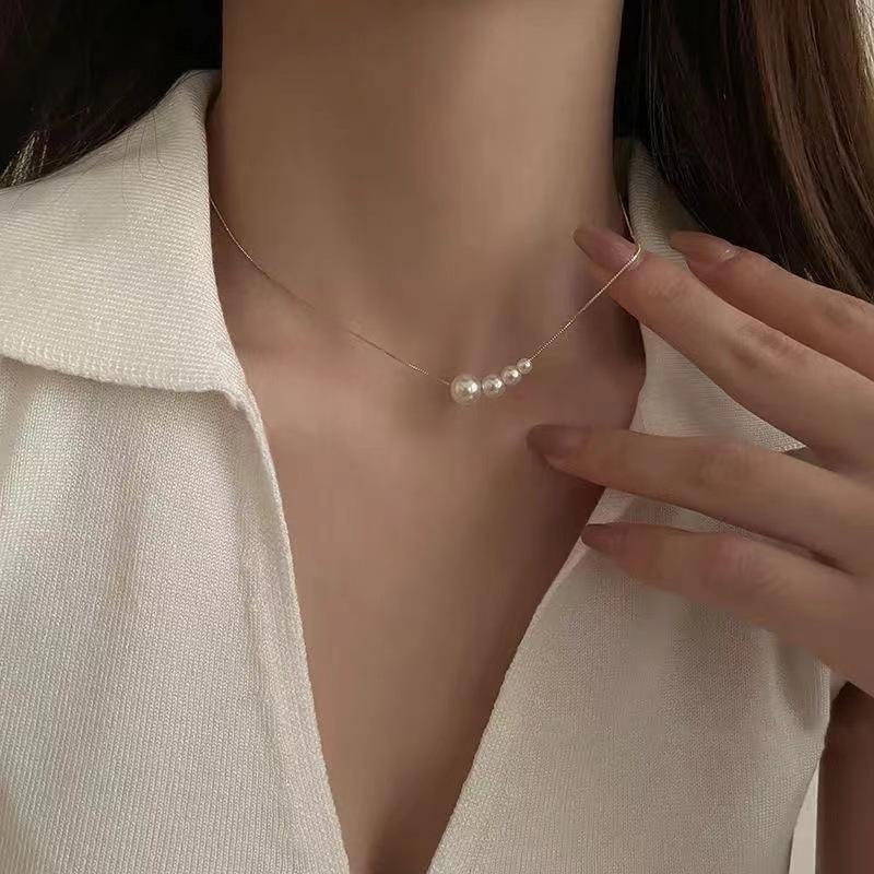 Irregular Pearl Necklace Women's Pearl Love Pendant Clavicle Chain Premium Sense