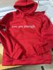 Damen Oversized Hoodie mit Fleece-Futter, Buchstaben-Slogan-Print, Kängurutasche und Kordelzug.