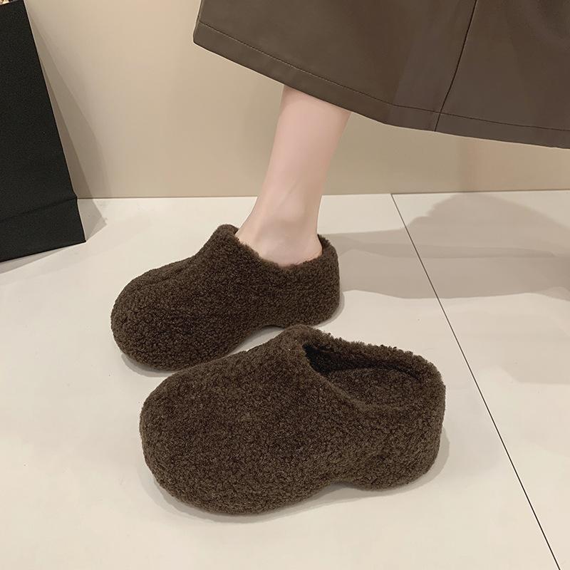 Baotou flauschige Schuhe für Damen zum Ausgehen 2025 Winter neu warm und plüschig faule dicksohlige Muffin-Halbpantoletten Baumwollpantoffeln für Damen
