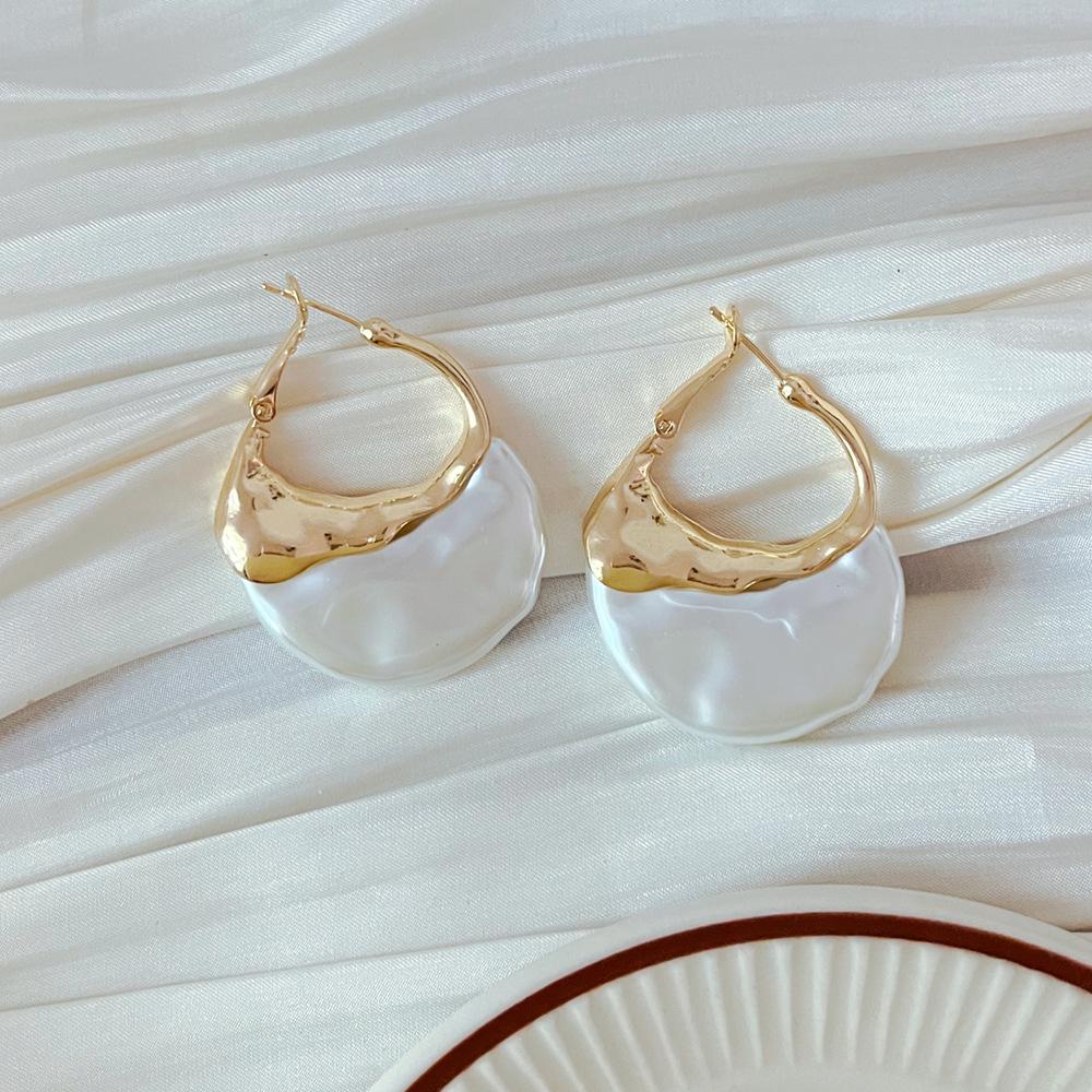 Exquisite Irregular Ear Cuffs with Artificial Pearls - Unique High-End European and American Fashion Earrings