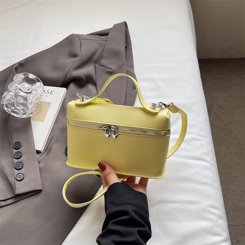 Spring new small exquisite bag women's high-end sense portable lunch box versatile hand carry messenger bag single shoulder