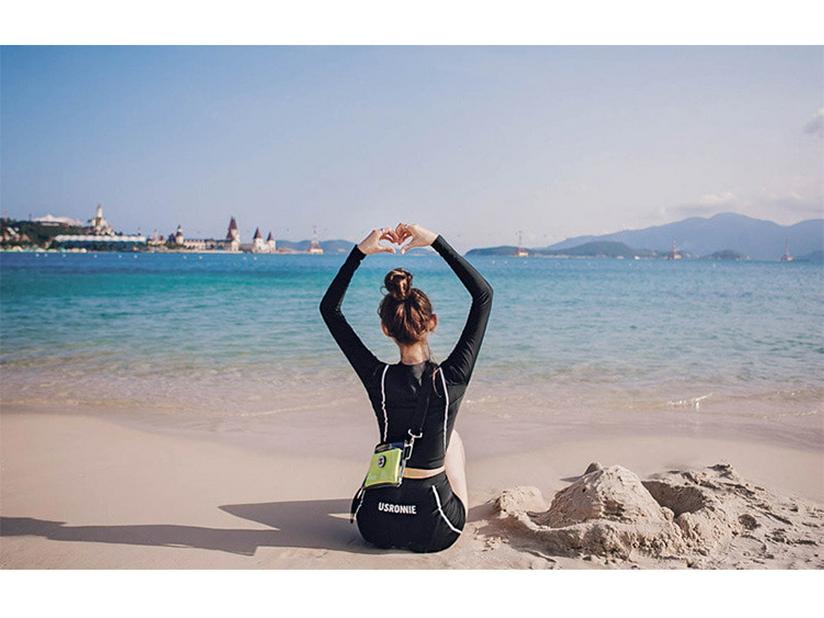 2023 Stylish Ribbed Solid Black Two-Piece Swimsuit with Long Sleeve Sun Protection