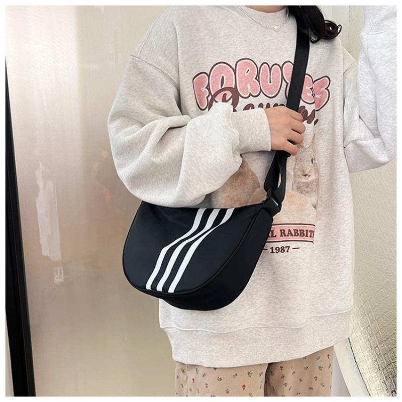 Oxford Cloth Dumpling Bag, New Crescent Moon Bag, Women's Messenger Bag, Sports and Leisure Breast Bag, Large-capacity Travel Bag.