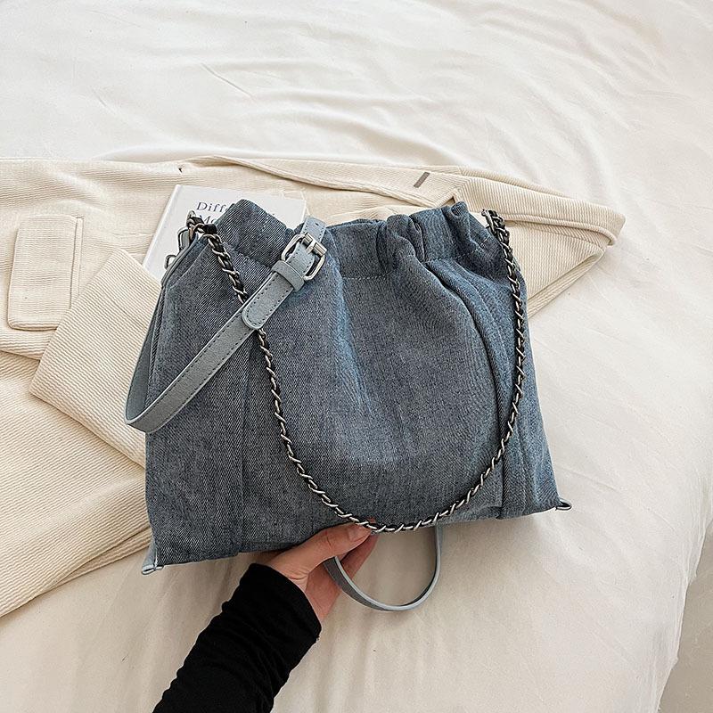 

Korean version of fashion commuter messenger large-capacity bag women s new denim tote bag 2025 premium shoulder bag светло-синий