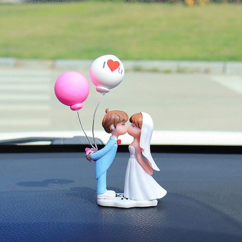 Cartoon Couples Car Ornament Model Wedding Couple Figure Car Center Console Balloon Decoration Auto Interior Dashboard Gifts