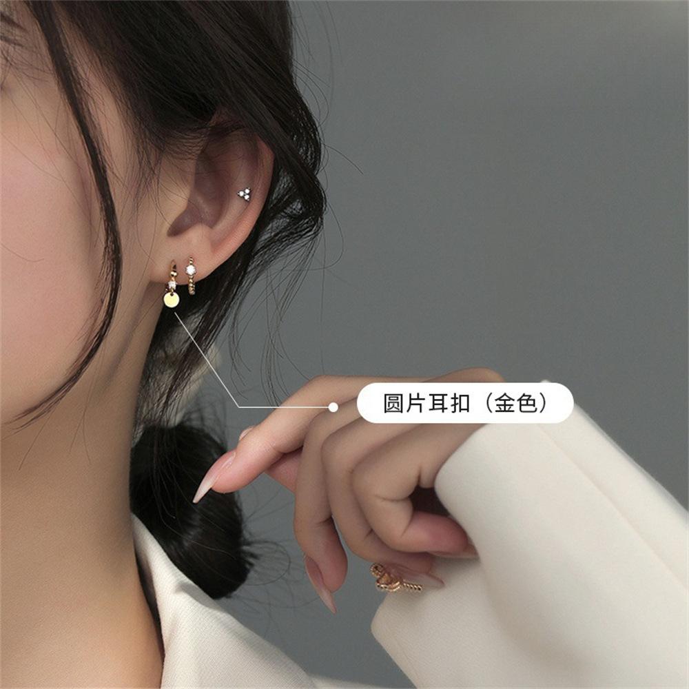 Korean version of small disc earrings, simple personality, micro-inlaid ear buckles, small temperament, ear hole earrings