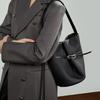 The First-Layer Cowhide Bucket Bag Has A Simple Design, Commuting Leather, Large-Capacity Versatile Single Shoulder Oblique Span Women'S Bag.