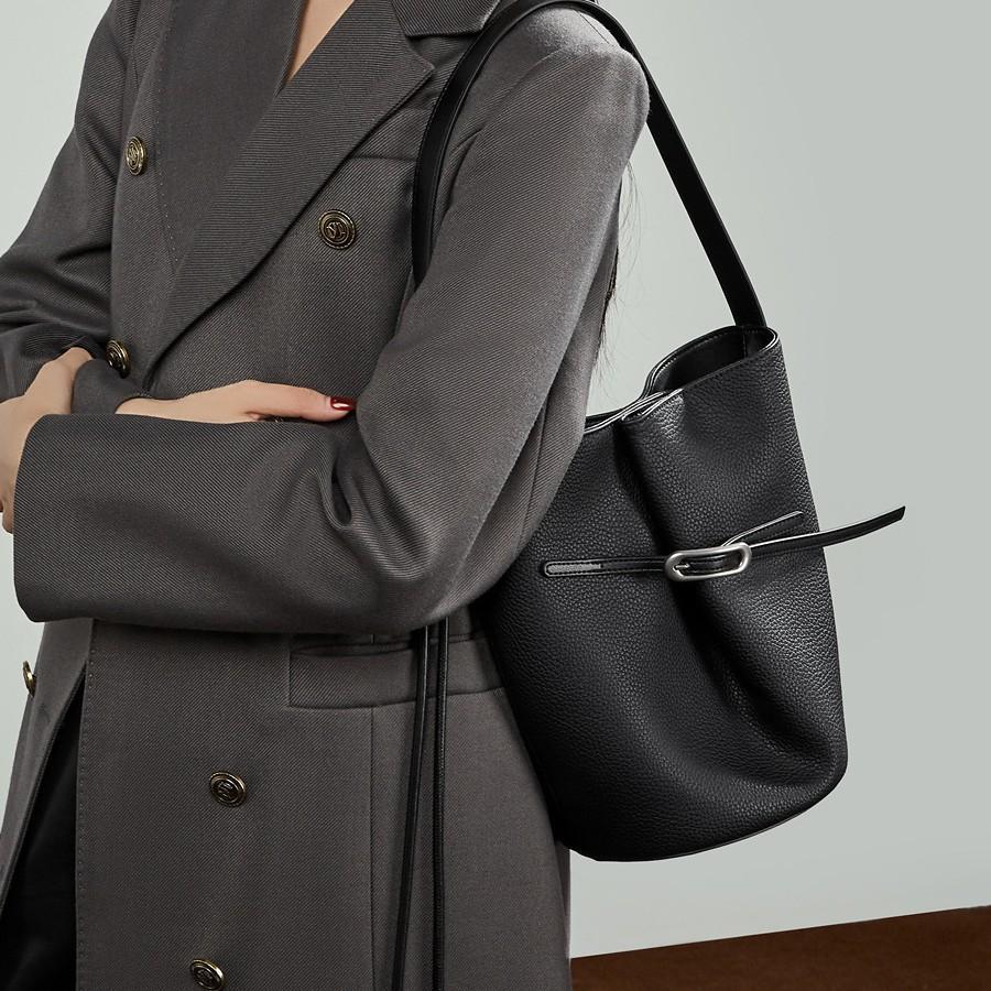 The First-Layer Cowhide Bucket Bag Has A Simple Design, Commuting Leather, Large-Capacity Versatile Single Shoulder Oblique Span Women'S Bag.