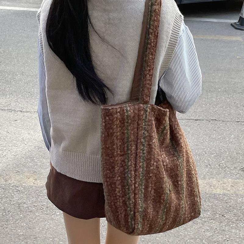 2026 New Ins Style Reversible Woolen Tote: Autumn/Winter Large Capacity Trendy Shoulder Shopping Bag