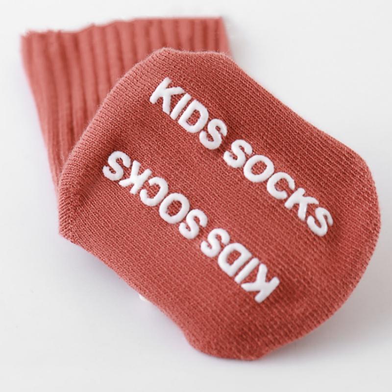 Skarpetki niemowlęce dla dziewczynek i chłopców jesienno-zimowe z kreskówkowymi zwierzętami antypoślizgowe skarpetki podłogowe miękkie bawełniane skarpetki dla niemowląt