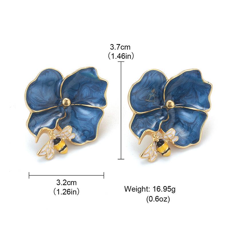 Medieval oil drop flower earrings retro Western court style honey stud earrings niche design earrings women s light luxury