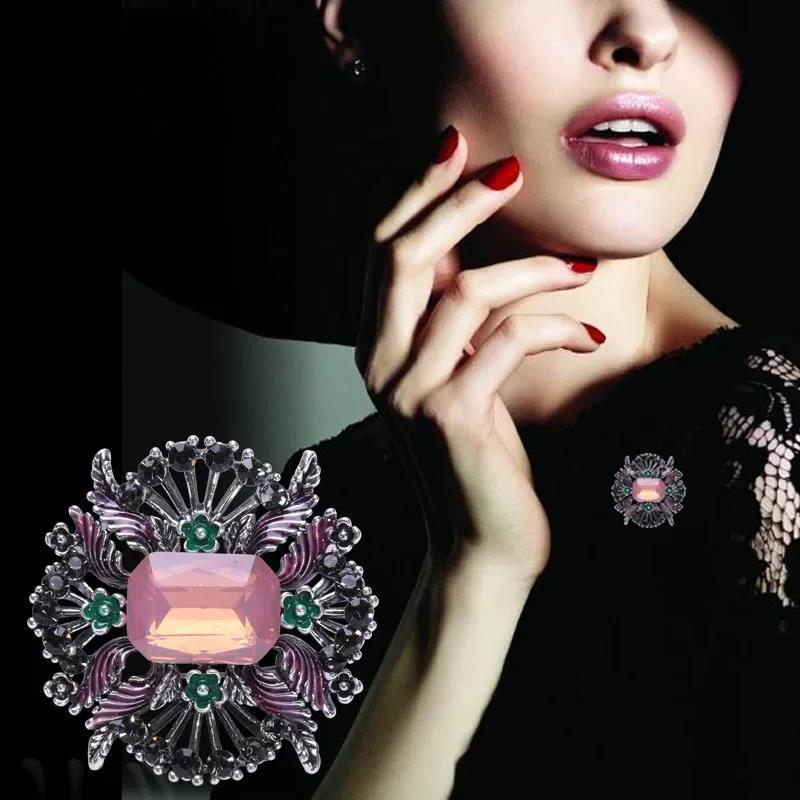 Elegant Vintage Hollow Crystal Geometric Brooch Light Luxury Oil Drop Badge Unisex Set Party