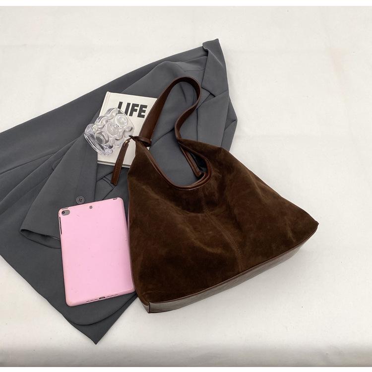 Wildleder Schulter-Tragetasche: Modische, Geräumige, Schlichte Handtasche