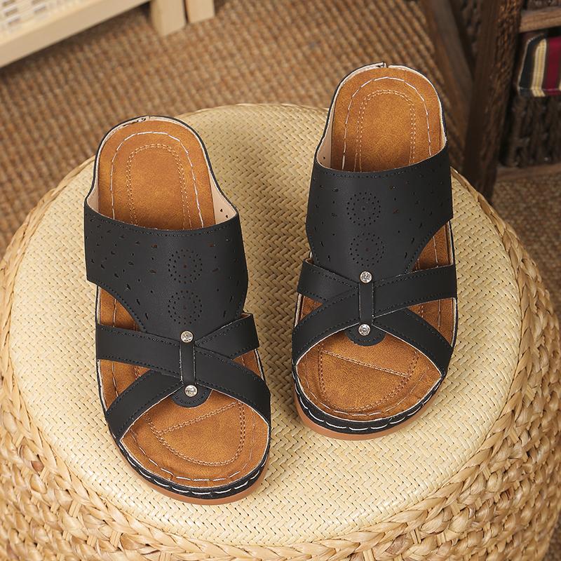 

Модные женские тапочки Новые летние простые однотонные кожаные водонепроницаемые римские туфли Повседневные с открытым носком на толстой подошве Пляжные тапочки для женщин 43 чёрный